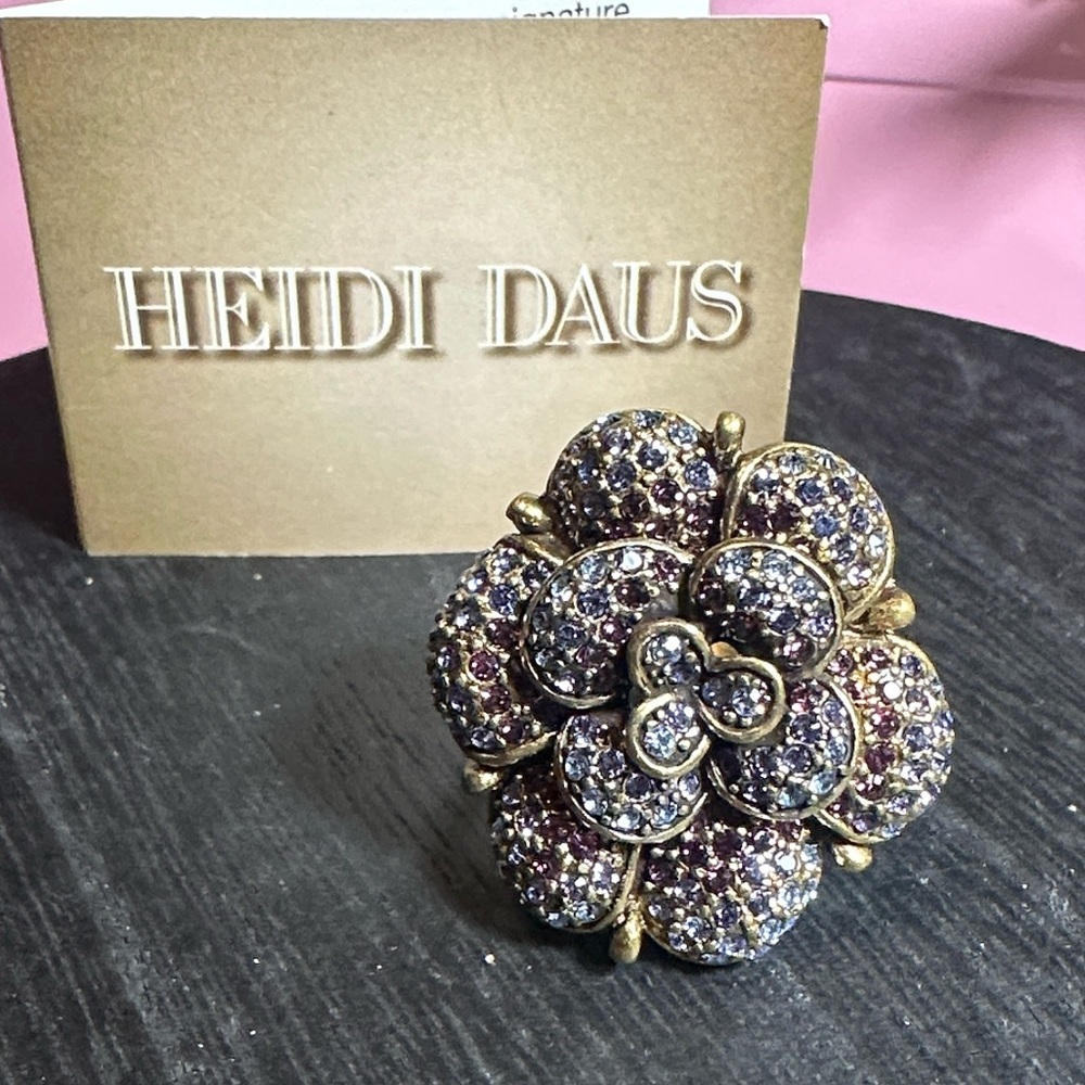 Heidi Daus ring flower cluster lavender ladies size 7.5 Swarovski crystals